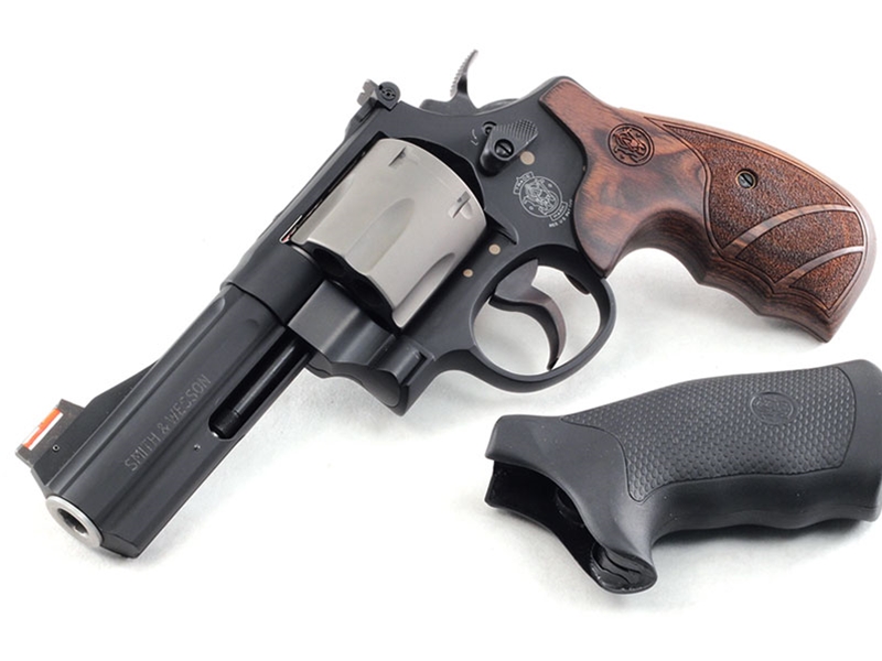 S&W 329PD AirLite .44Mag 4